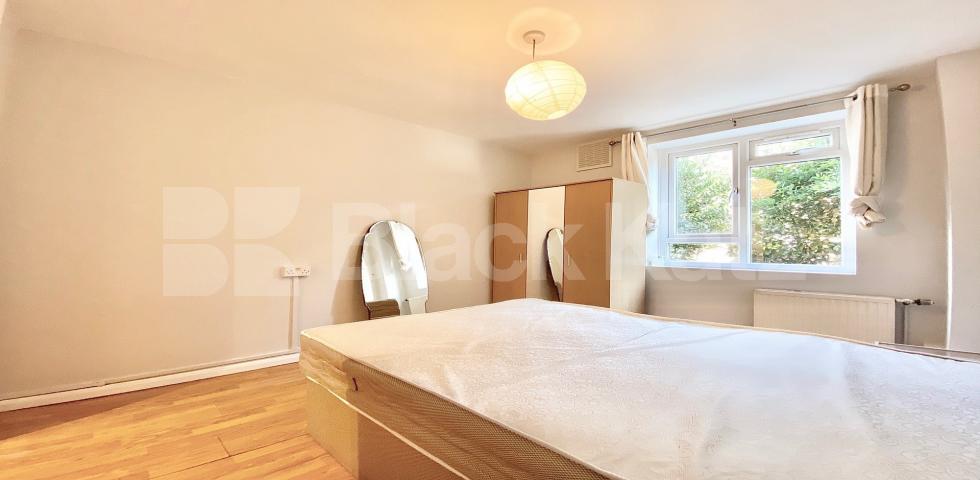 			3 BEDROOM APARTMENT WITH PATIO!, 3 Bedroom, 1 bath, 1 reception Apartment			 King Henrys Walk, DALSTON N1